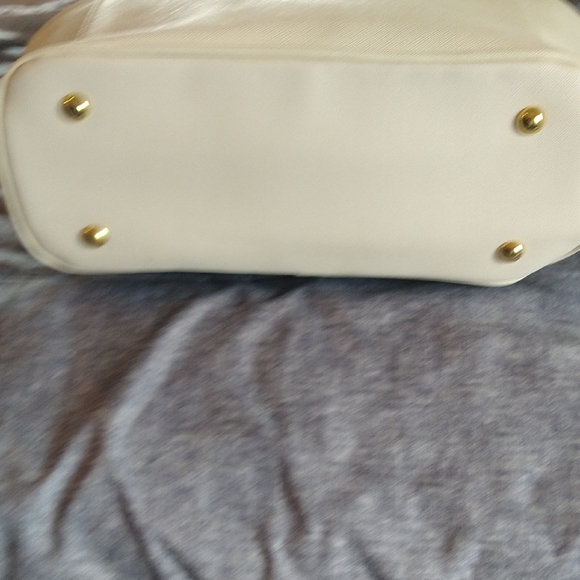 New Iman Elegant Winter White Handbag with Scarf Accent - Picture 12 of 13